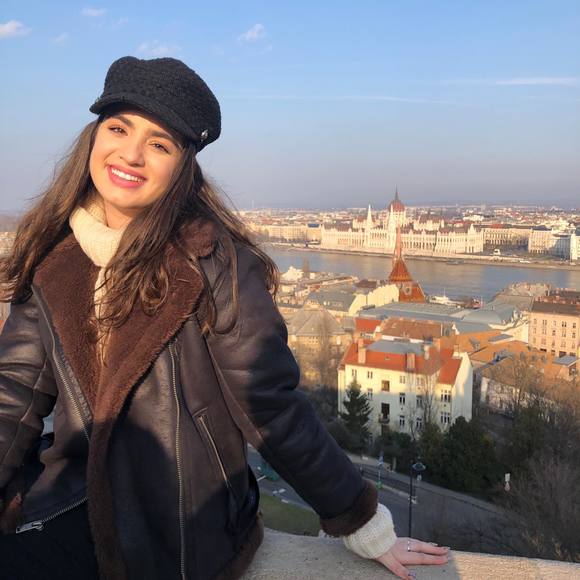 Profile Picture of Alexa Garcia guillen (@alexigg) on Poshmark