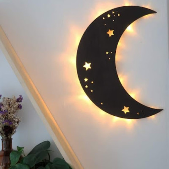 Profile Picture of Luna Tomas (@lunatomas) on Poshmark