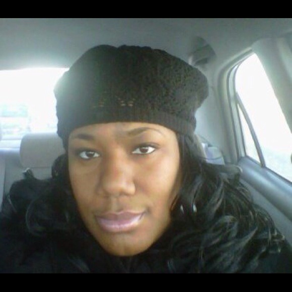 Profile Picture of Yolanda Shaw (@shoeclub) on Poshmark