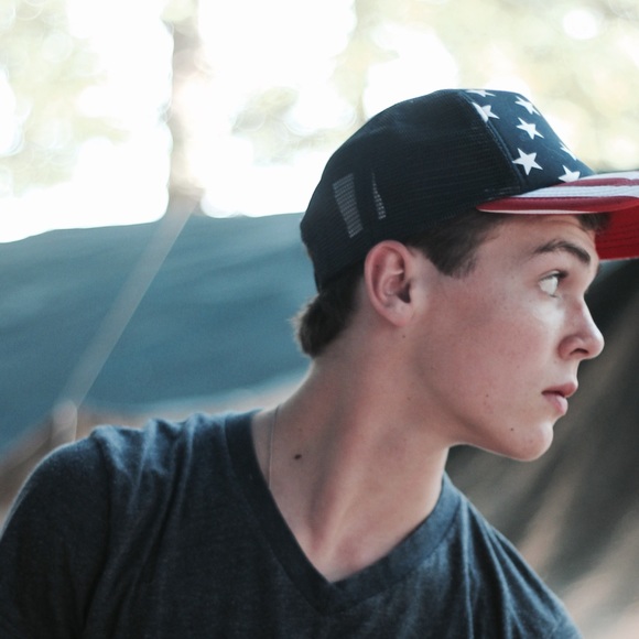 Profile Picture of Devin Bradshaw (@d_brad3356) on Poshmark