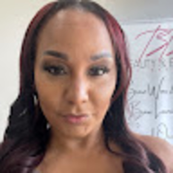 Profile Picture of Sonja Pearson (@srpearson93) on Poshmark