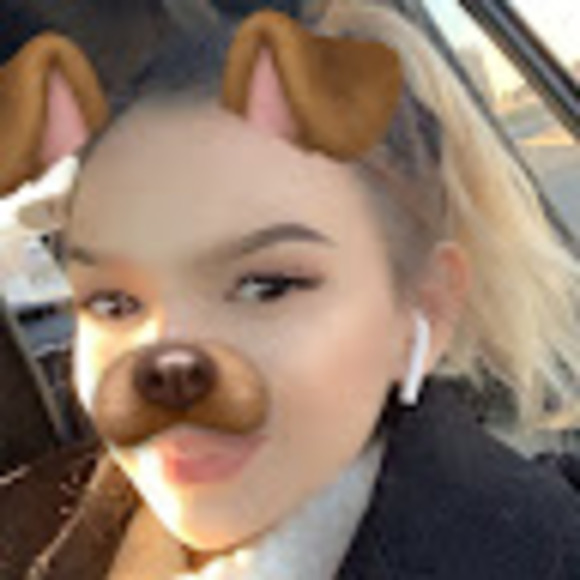 Profile Picture of Samantha Bartosz (@s_bartosz) on Poshmark