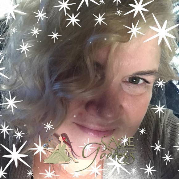 Profile Picture of Dawn Carter (@dawnmcarter) on Poshmark