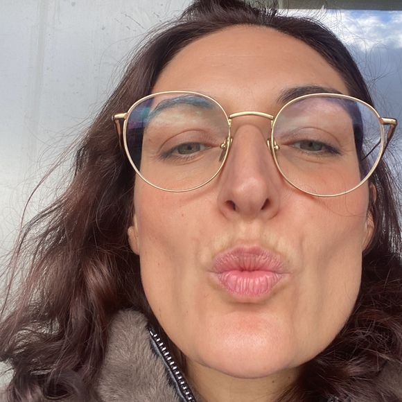Profile Picture of Alice Rosolen (@arosolen) on Poshmark