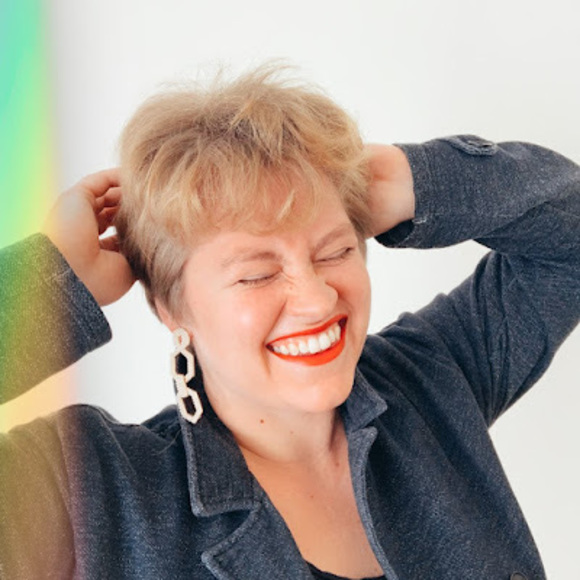 Profile Picture of Kelsey Poppen (@apkr1026) on Poshmark