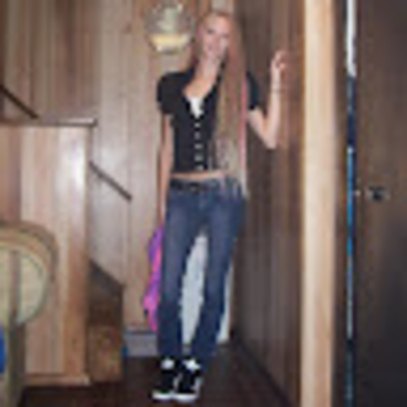 Profile Picture of Danielle Denner (@roscoroo420) on Poshmark