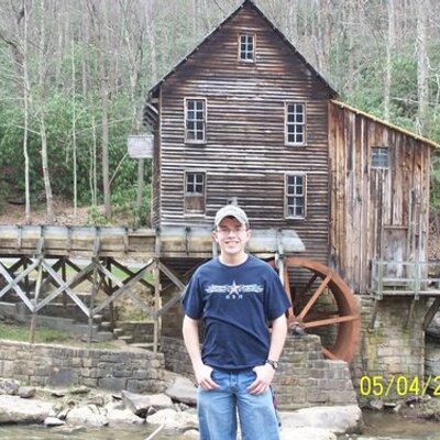 Profile Picture of Daniel Jividen (@Dan_The_Man_Jiv) on Twitter