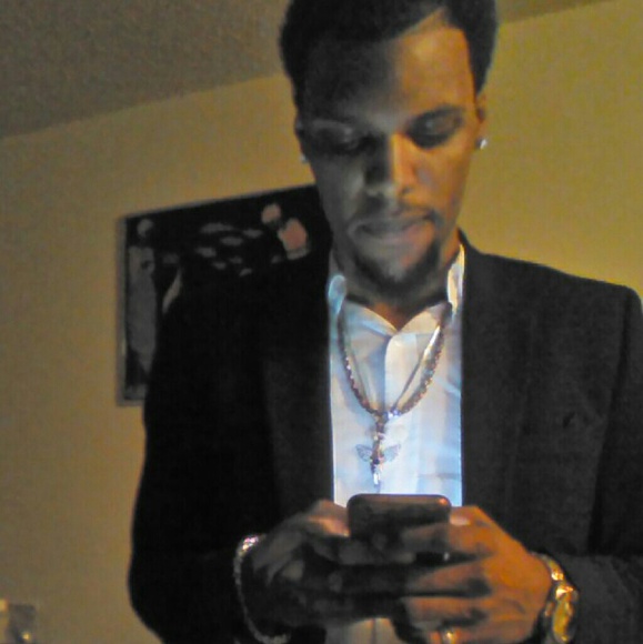 Profile Picture of Sa'vaughn Herring (@savaughn3) on Poshmark