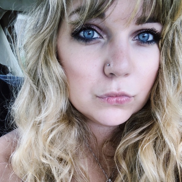 Profile Picture of Cecilia Chapman (@cecilia_denise) on Poshmark