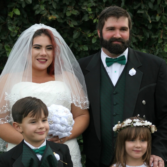 Profile Picture of Alicia Lossing (@alicialossing) on Poshmark