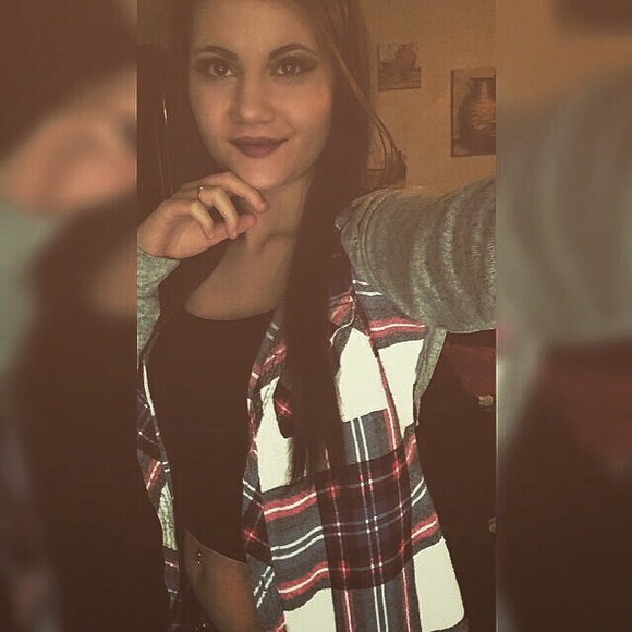 Profile Picture of Ashlie Thomas (@marie_6449) on Poshmark