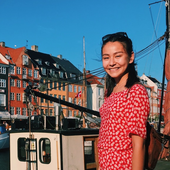 Profile Picture of Zoe Derauf (@zoederauf) on Poshmark