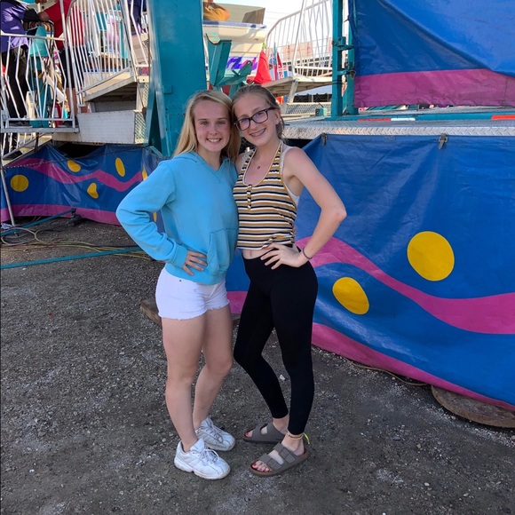 Profile Picture of Megan Bolda (@_meganbolda) on Poshmark