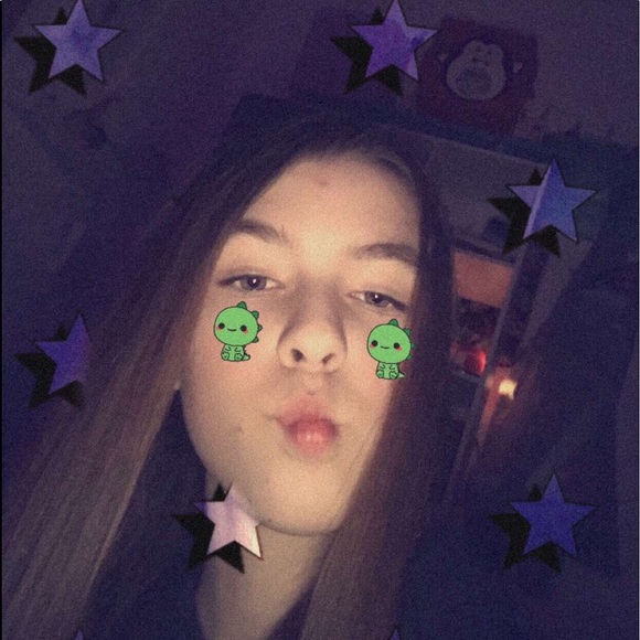 Profile Picture of Lily Fick (@l_fixk) on Poshmark