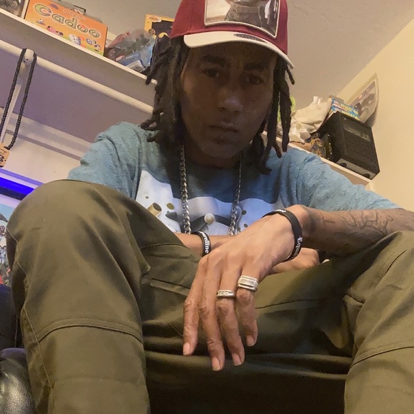 Profile Picture of Laty Banks (@laty_banks) on Poshmark