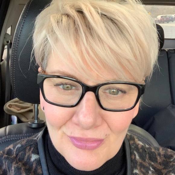 Profile Picture of Melissa Martin-hozjan (@melissamarti274) on Poshmark