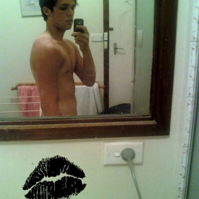 Profile Picture of John Constantino (@grkboi17) on Twitter