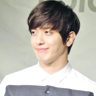 Profile Picture of Sin Yu 유니❤ (@sinyu1128) on Twitter