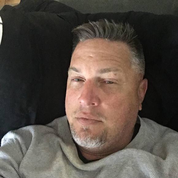 Profile Picture of Scottie Bergset (@sbergset) on Poshmark