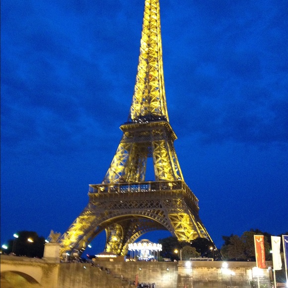 Profile Picture of Donna Ellis (@sirjord) on Poshmark