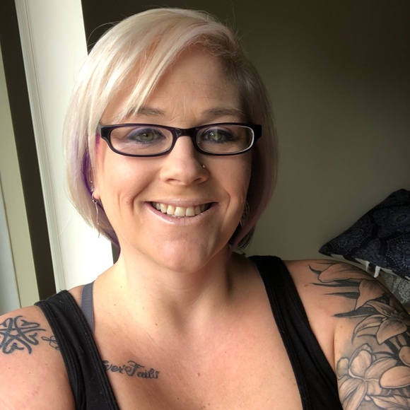 Profile Picture of Christy Gillespie (@chrissy5499) on Poshmark