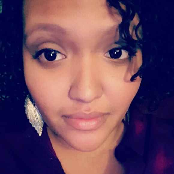 Profile Picture of Nadia Lafontant (@nadiabobodia) on Poshmark