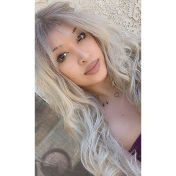 Profile Picture of Kitty Simental (@kittysimental) on Poshmark