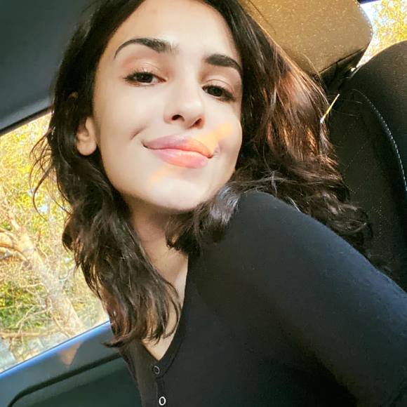 Profile Picture of Huda Almayali (@hudaxo) on Poshmark