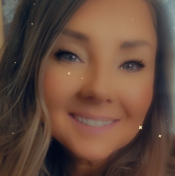 Profile Picture of Mandy Kramer (@mkramer2015) on Poshmark