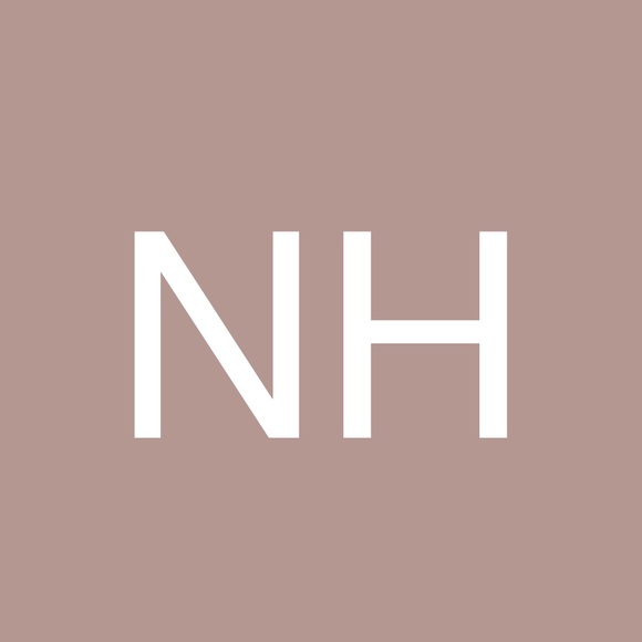Profile Picture of Natalie Hooks (@natlovesneal) on Poshmark