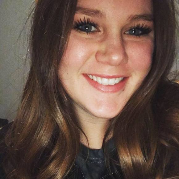 Profile Picture of Carly Sparks (@lilpop9) on Poshmark