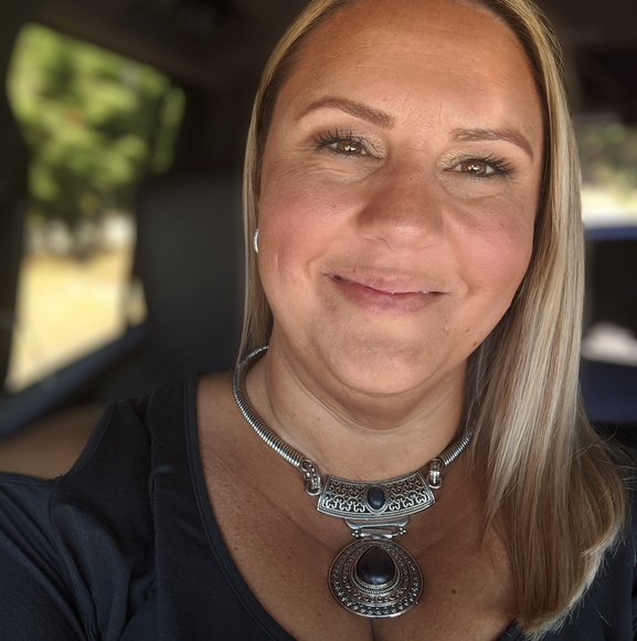 Profile Picture of Candice Weaver (@candiceweave960) on Poshmark