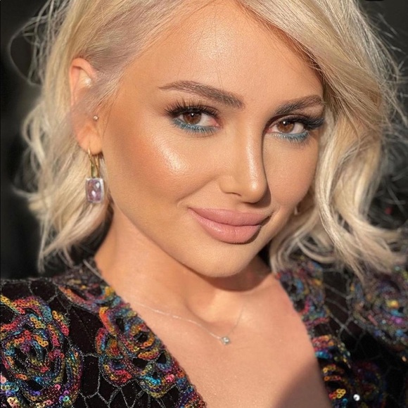 Profile Picture of Anush Abrahamyan (@anushmara1) on Poshmark