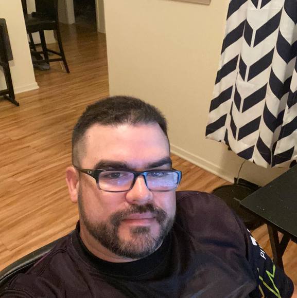 Profile Picture of Paul Leahey (@huskykubster) on Poshmark