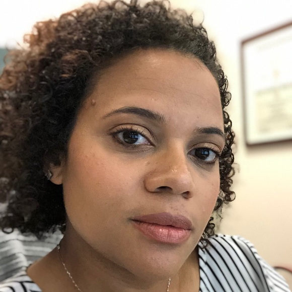 Profile Picture of Amanda Giles (@mandaloveslife) on Poshmark