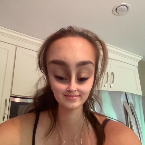 Profile Picture of Lily Plotkin (@plilyy) on Poshmark