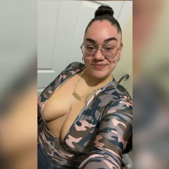 Profile Picture of Sandra Garcia (@sandragarcia716) on Poshmark