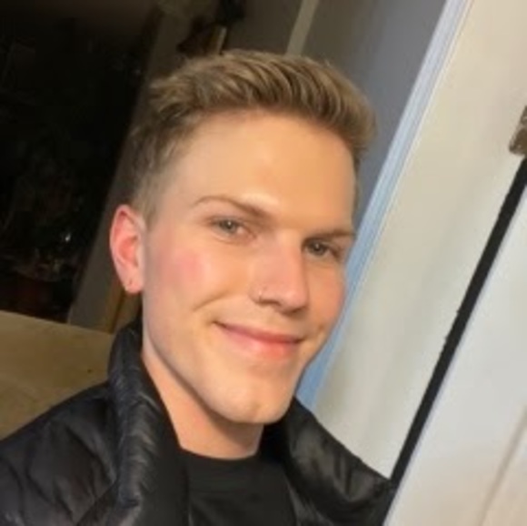 Profile Picture of Kevin Van dolder (@kevinvandolder) on Poshmark