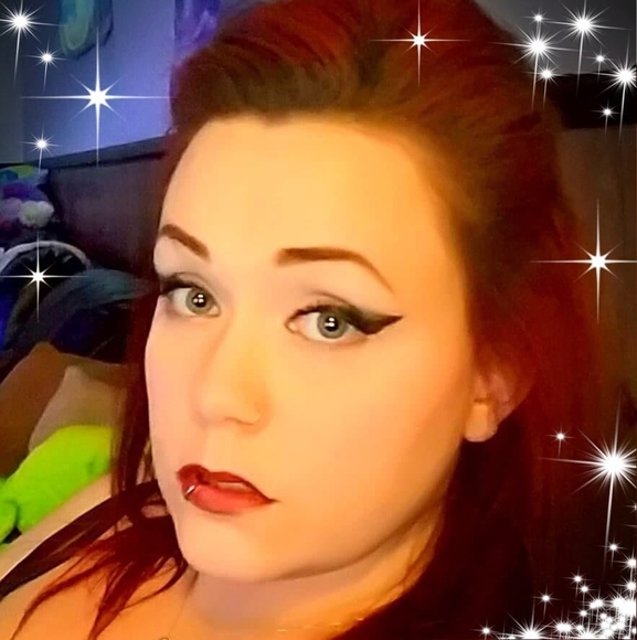 Profile Picture of Brandy Traxler (@brandytraxler) on Poshmark