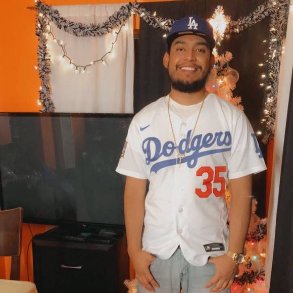 Profile Picture of Daniel Naranjo (@danielnaranj464) on Poshmark