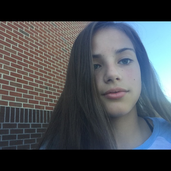 Profile Picture of Lily Mata (@lilymaata) on Poshmark