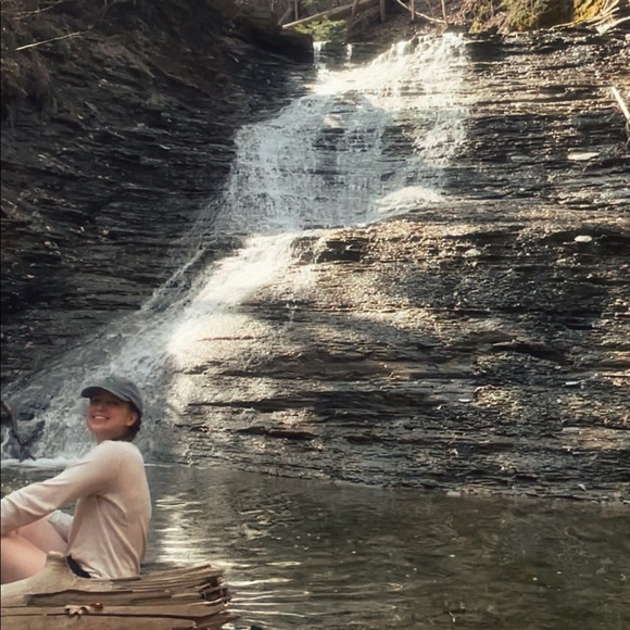 Profile Picture of Emma Wasyluk (@ewasyluk) on Poshmark