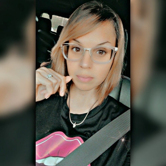 Profile Picture of Lola Alvarez (@yomari3) on Poshmark
