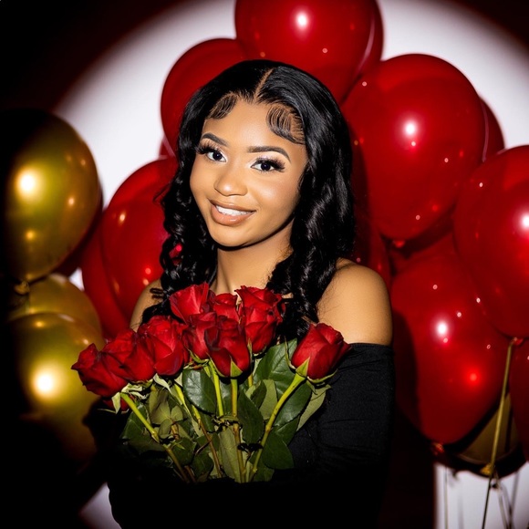 Profile Picture of Symone Kernahan (@symoneamerie) on Poshmark