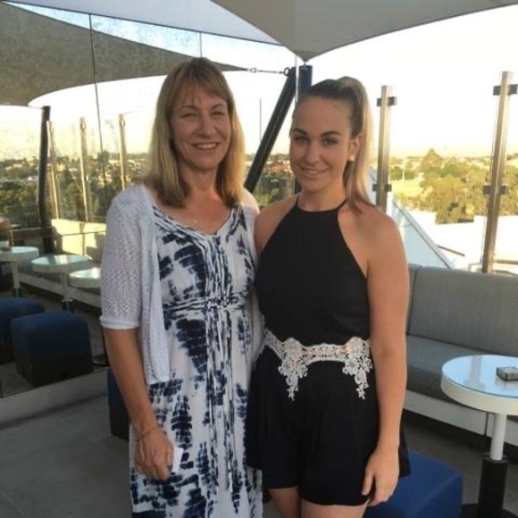 Kim Wallis - Poshmark Profile Picture of Kim Wallis (@kimwallis719) on Poshmark