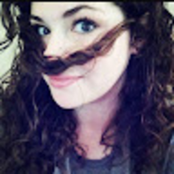 Profile Picture of Corinne Ayers (@cornpufff) on Poshmark