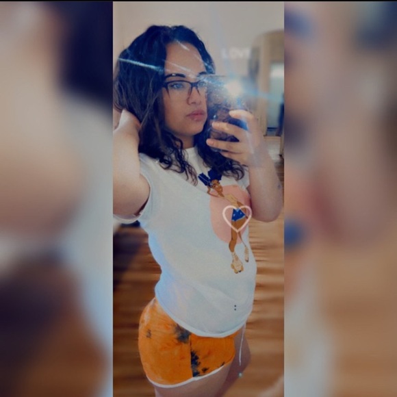 Profile Picture of Amanda Figueroa (@amandalee0723) on Poshmark