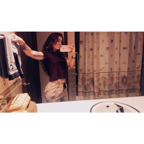 Profile Picture of Mia Cain (@miacain2166) on Poshmark