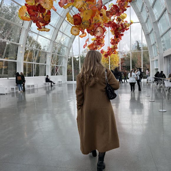 Profile Picture of Dani Graham (@daniellegrhm) on Poshmark