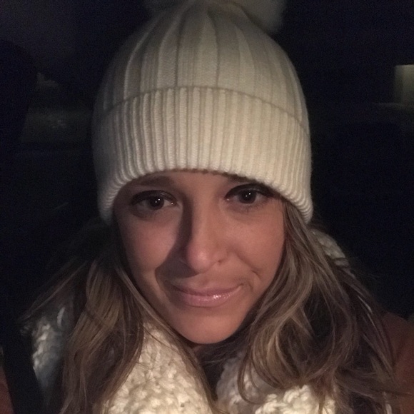 Profile Picture of Lauren Scrafano (@lscrafano) on Poshmark